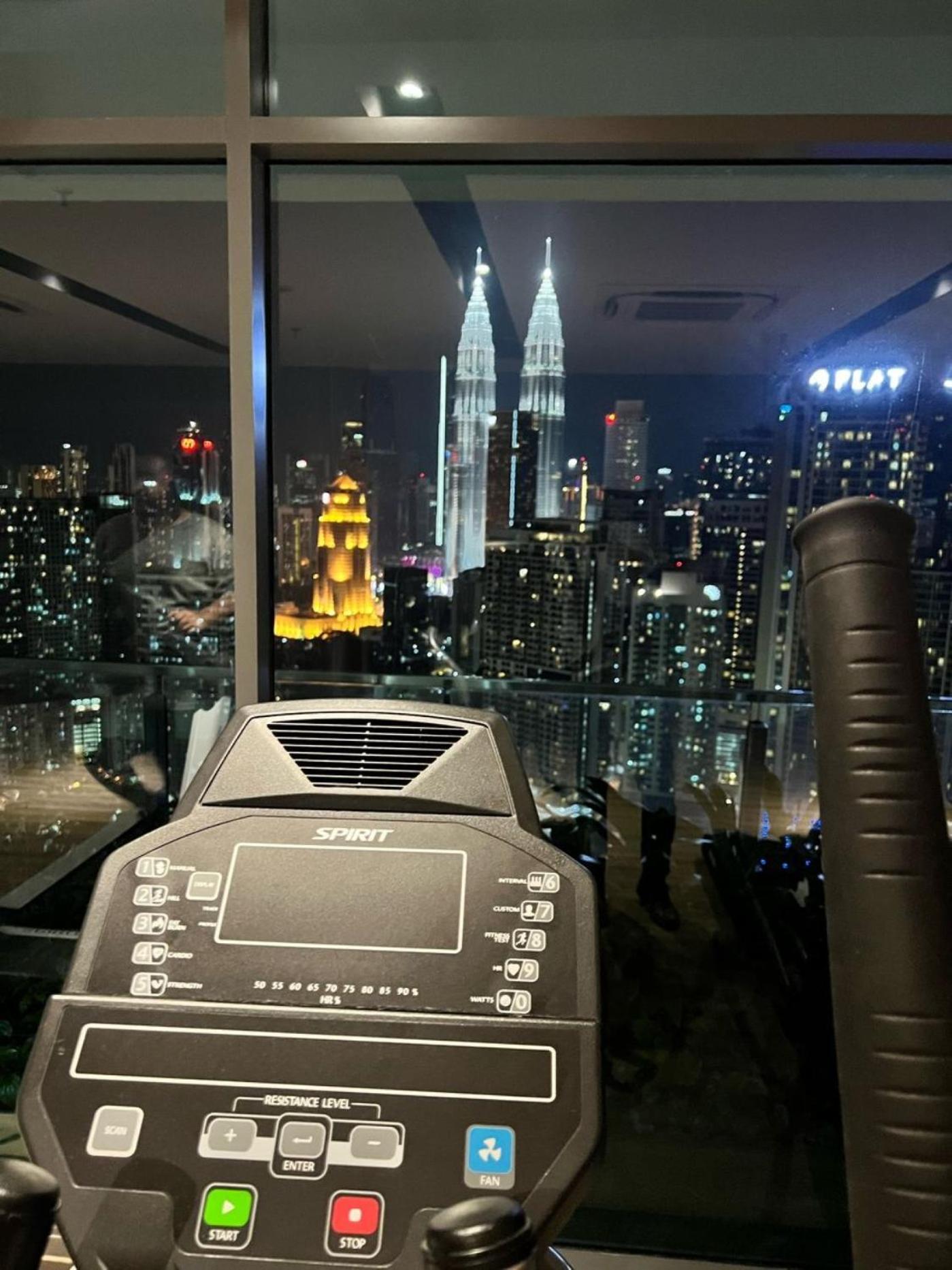 The Luxe Suites Klcc By Cozy Stay Kuala Lumpur Exterior foto